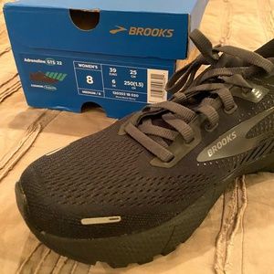 *NEVER WORN* Brooks Women's Adrenaline GTS 22 Supportive Running Shoe